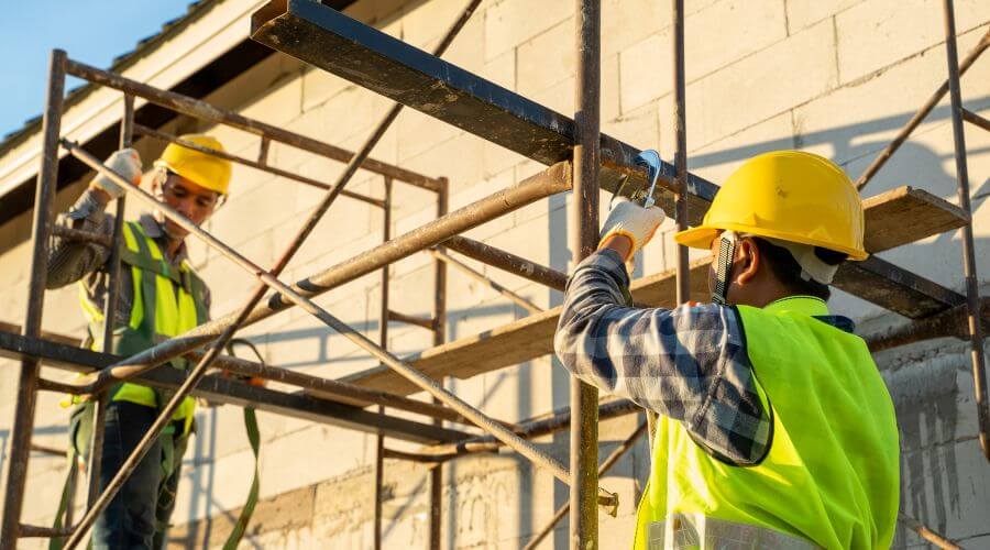 Professional gutter cleaning in Bellwood, PA